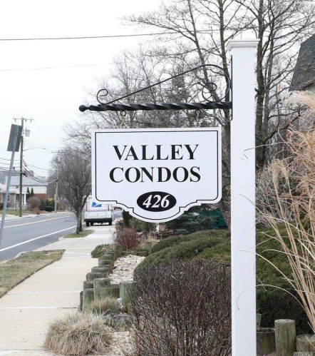 426 Corona Ave, Valley Stream, NY 11580-2662