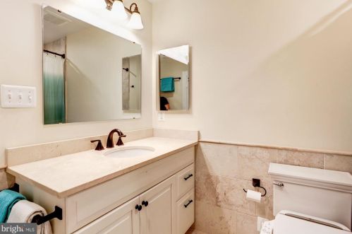 733 Rdg Dr, Mc Lean VA 22101-1620 exterior