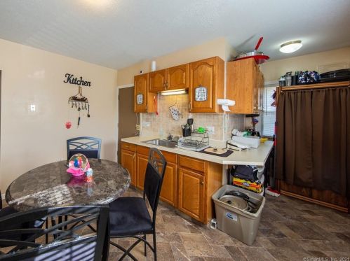 28 Hollister St, Manchester CT 06042-3532 exterior