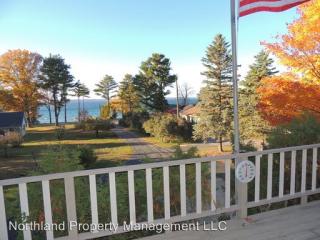 9186 Peninsula Dr, Traverse City MI  49686-1565 exterior