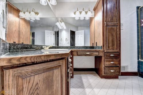 8388 Lake Dr, Lithonia GA  30039-5724 exterior