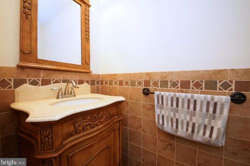 25 Jasmine Ct, Trenton NJ 08648-4808 exterior