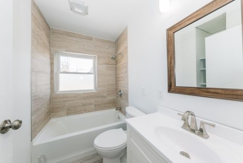 4886 Mohawk Ave, Milwaukee WI  53217-5426 exterior