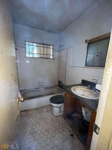 988 Forrest Cir, Atlanta GA 30354-2535 exterior