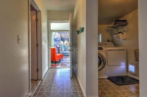 123 Edgefield Ave, Milford CT 06460-7833 exterior