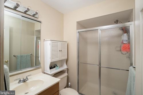 76 Wyndham Pl, Trenton NJ 08691-3126 exterior