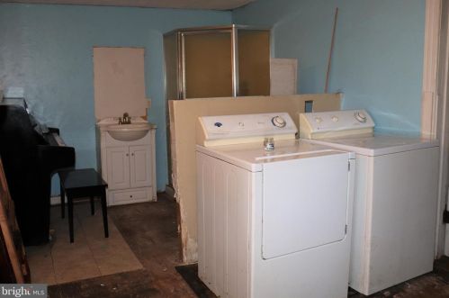 359 Mcclellan Ave, Trenton NJ 08610-6047 exterior