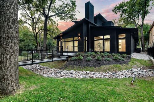 8926 Groveland Dr, Dallas, TX 75218-4216