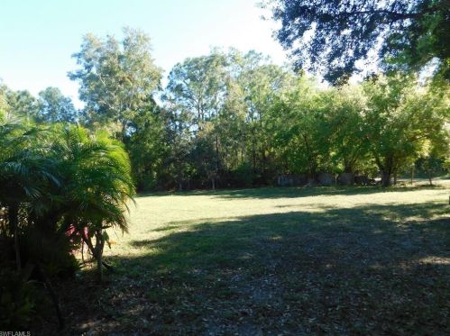 7451 Friendship Ln, Naples, FL