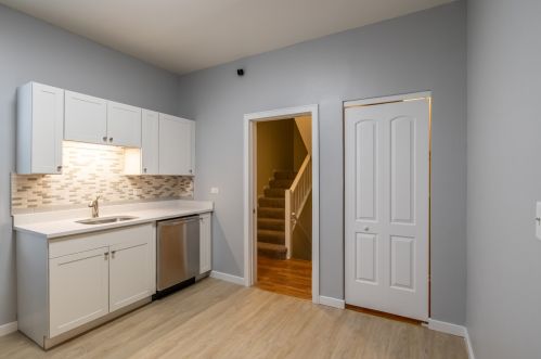 7518 Champlain Ave, Chicago, IL 60619-2223