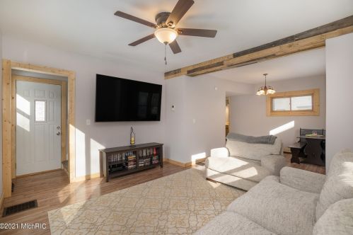 2205 Luella St, Kalamazoo MI 49001-3705 exterior