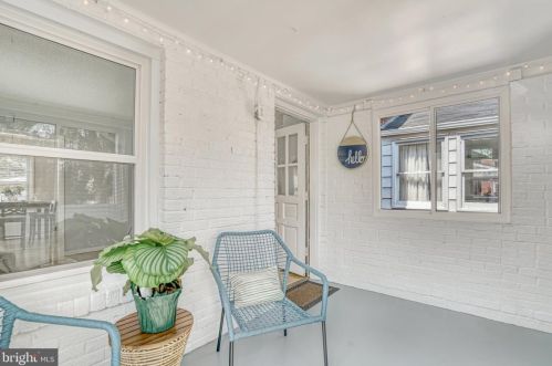 6014 Kings Hwy, Alexandria VA  22303-2232 exterior