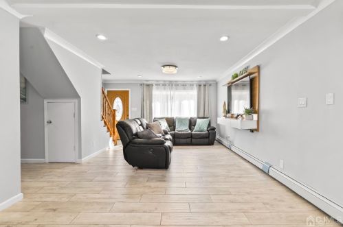 22 Altamont Rd, Edison NJ  08817-4058 exterior