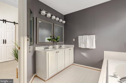 5019 Murtha St, Alexandria VA 22304-8611 exterior