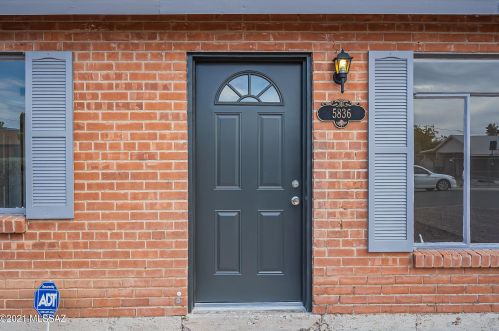 5836 34th St, Tucson, AZ 85711-6720