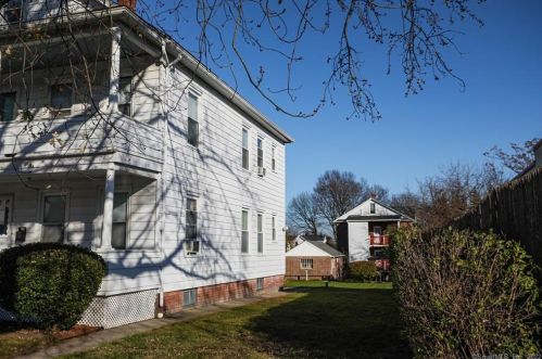 323 Oak St, New Britain CT 06051-1213 exterior