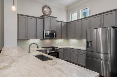 2111 Canton St, Dallas TX 75226-1621 exterior