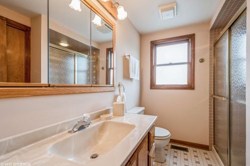 5523 Rosedale Ave, Chicago IL 60646-5311 exterior