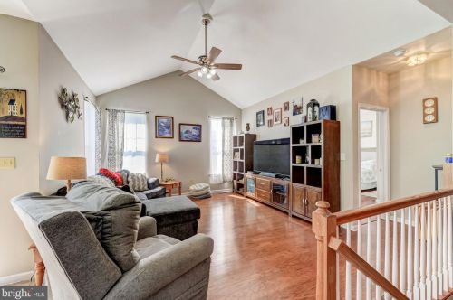 1315 Creekside Ln, Quakertown PA 18951-2842 exterior