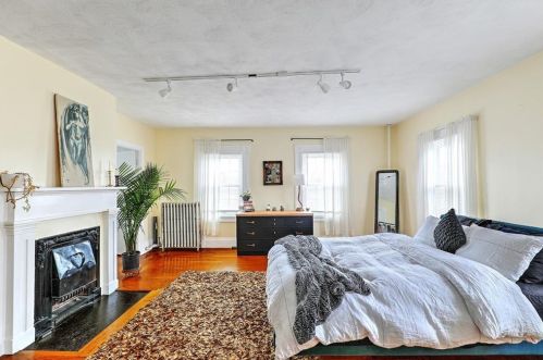 69 Arnold St, Providence RI 02906-1065 exterior