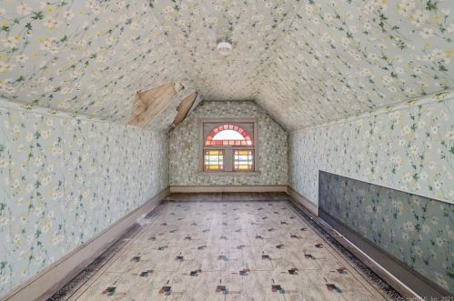 8 Un St, Milford CT 06460-4724 exterior