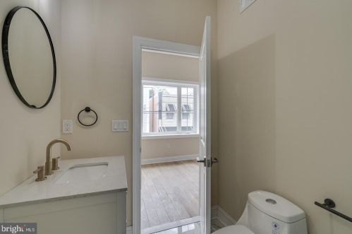 617 Dudley St, Philadelphia PA 19148-2404 exterior