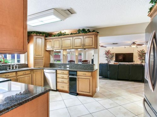 12607 51 St, Tampa FL 33619-1418 exterior