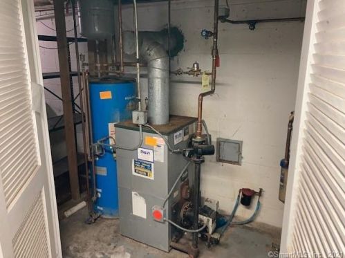 182 Deer Run Rd, Wilton CT 06897-1207 exterior