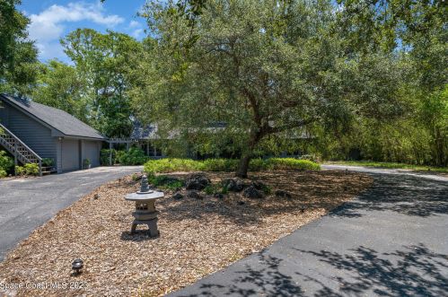 9320 Tropical Trl, Merritt Island FL 32952-5042 exterior