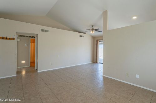 9961 Desert Aire Dr, Tucson AZ 85730-3803 exterior