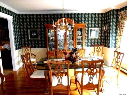 32 Pheasant Run Ln, Huntington Station NY 11746-8142 exterior