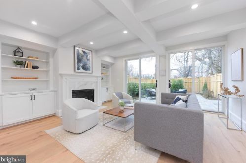 803 Cameron St, Alexandria VA  22314-2410 exterior