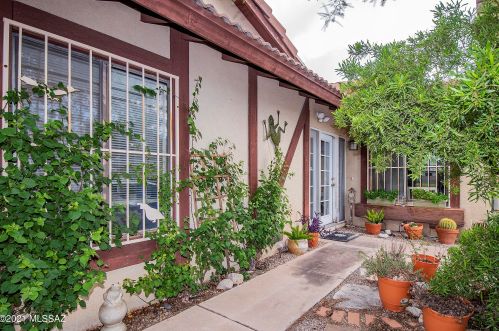 1710 Linden St, Tucson, AZ 85719-3737