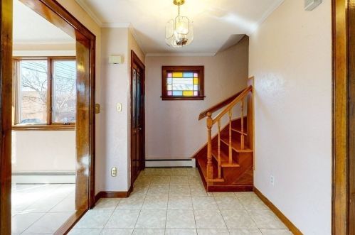 92 Chapel St, Newton MA 02458-1308 exterior