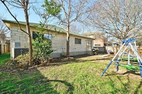 7905 Bramble Bush Dr, Austin TX exterior