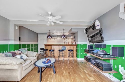 19 Cornwall Rd, Norwalk CT 06850-1807 exterior