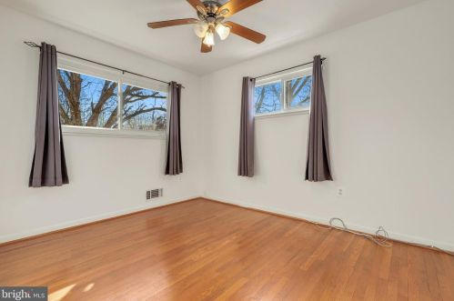 4216 Landgreen St, Rockville MD 20853-2731 exterior