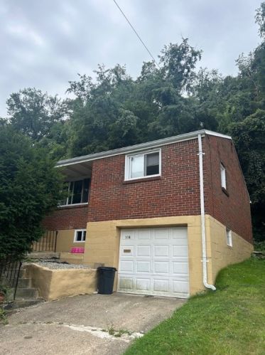 326 Dorothy Dr, Pittsburgh, PA 15235-1830
