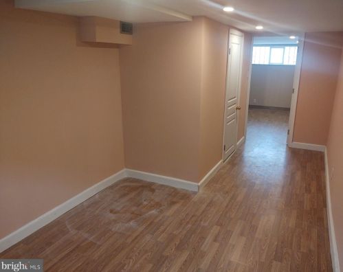 6658 Erdrick St, Philadelphia PA 19135-1604 exterior