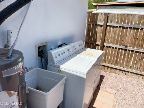 225 Columbia St, Tucson AZ  85714-2517 exterior