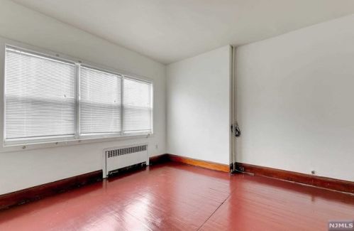 12 Bender Pl, Cliffside Park NJ 07010-1202 exterior