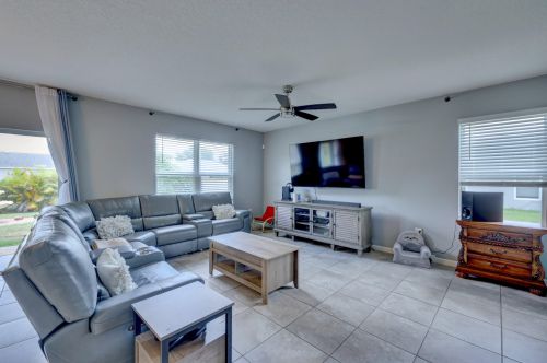 1229 Albenga Ave, Fort Pierce FL  34953-5030 exterior