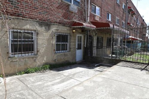 3217 Gunther Ave, Bronx NY 10466-2037 exterior