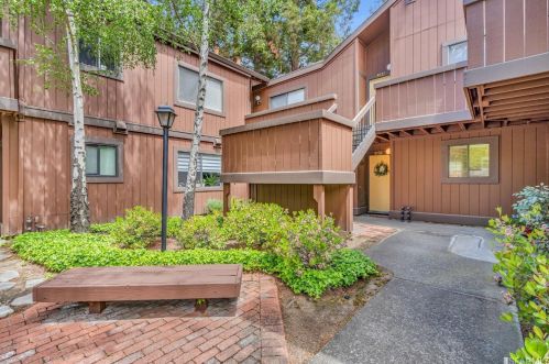 8136 Camelback Pl, Concord CA 94523-1225 exterior