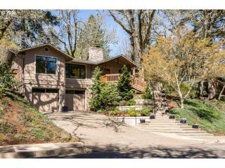 755 Foothill Dr, Eugene, OR 97405-4651