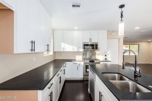 1427 El Camino Dr, Phoenix AZ 85051-4626 exterior