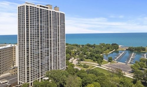 2800 Lake Shore Dr, Chicago IL  60657-6232 exterior