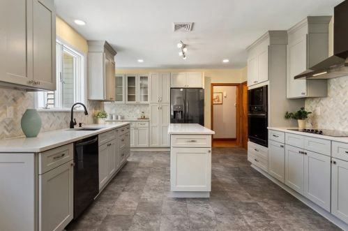 165 Chadwick St, North Andover MA 01845-1705 exterior