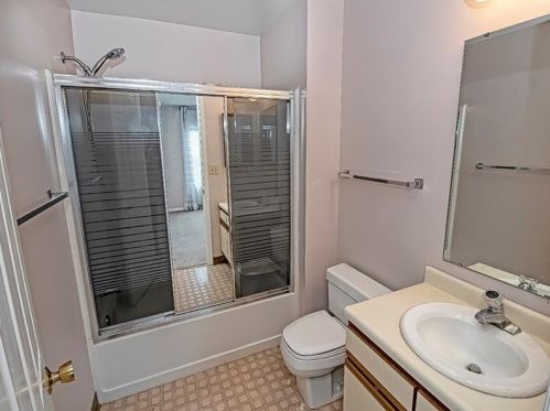 651 Newport Dr, Pittsburgh PA  15235-3226 exterior