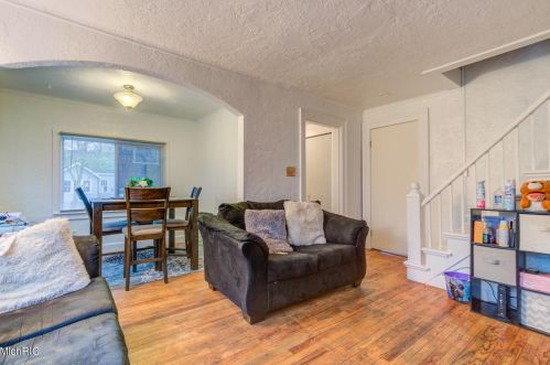 528 Creston St, Meskegon MI 49442-2262 exterior